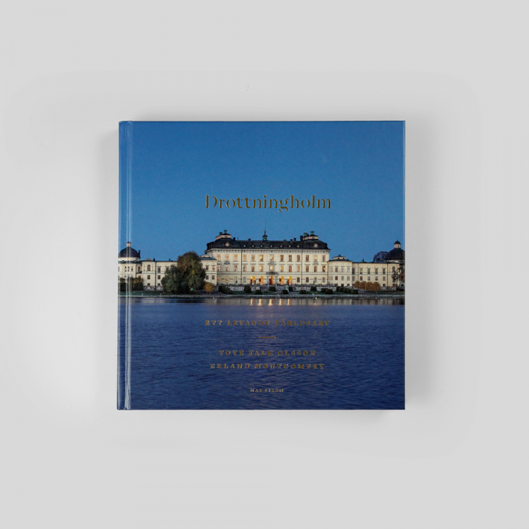 DROTTNINGHOLM ETT LEVANDE VRLDSARV i gruppen LITTERATUR / BCKER hos Kungliga Slottsboden (2000780)