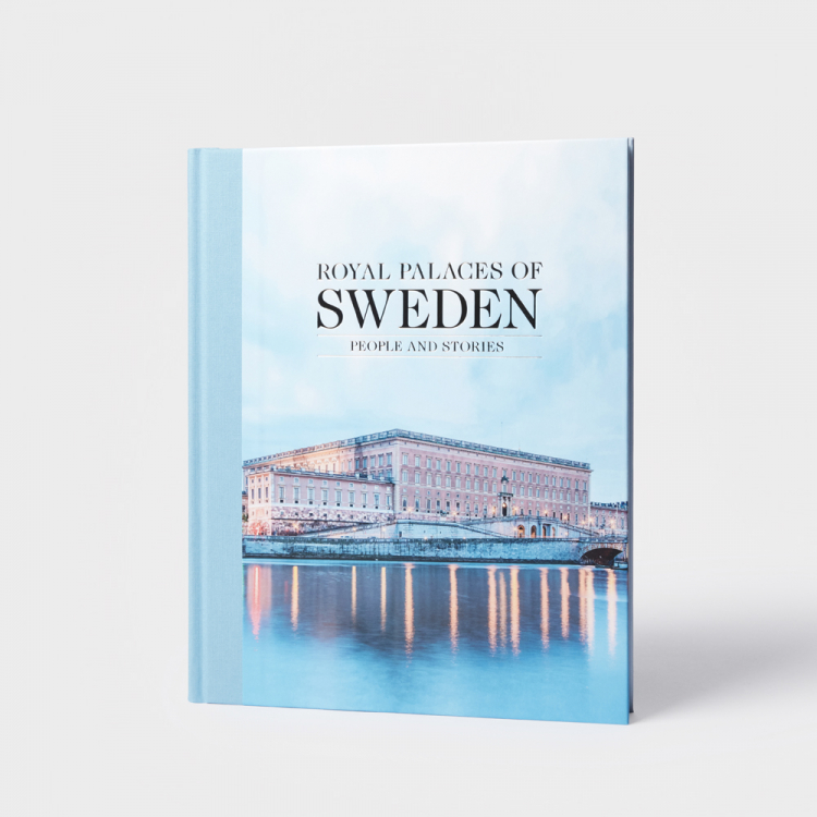 THE ROYAL PALACES OF SWEDEN - PEOPLE AND STORIES i gruppen LITTERATUR / BÖCKER hos Kungliga Slottsboden (2010105)